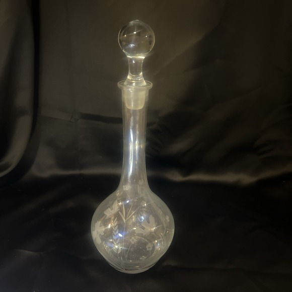 Vintage Romanian 15.7 Tall Sand Etched Floral Decanter‎ Glass W/ Stopper - Picture 9 of 14